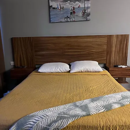 Luxurious Condo Studio 5 Minutes Beach